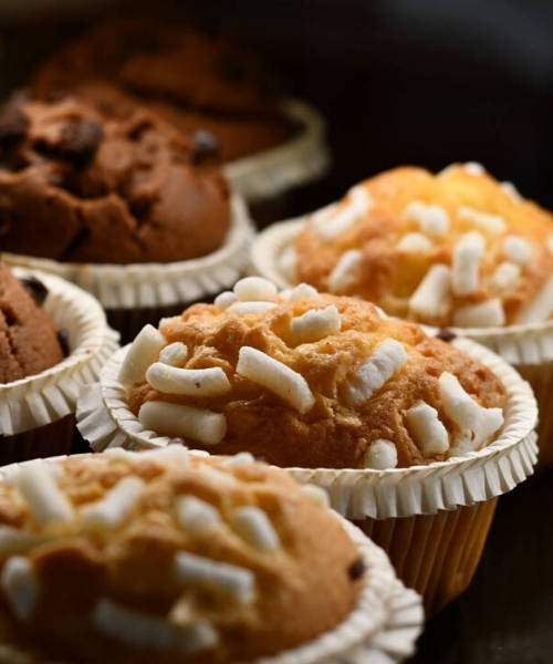 Muffin gusto cacao e vaniglia con granella