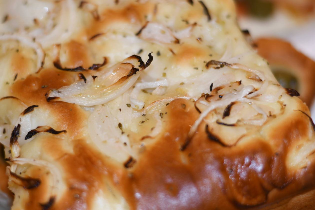 Focaccia artigianale con cipolla
