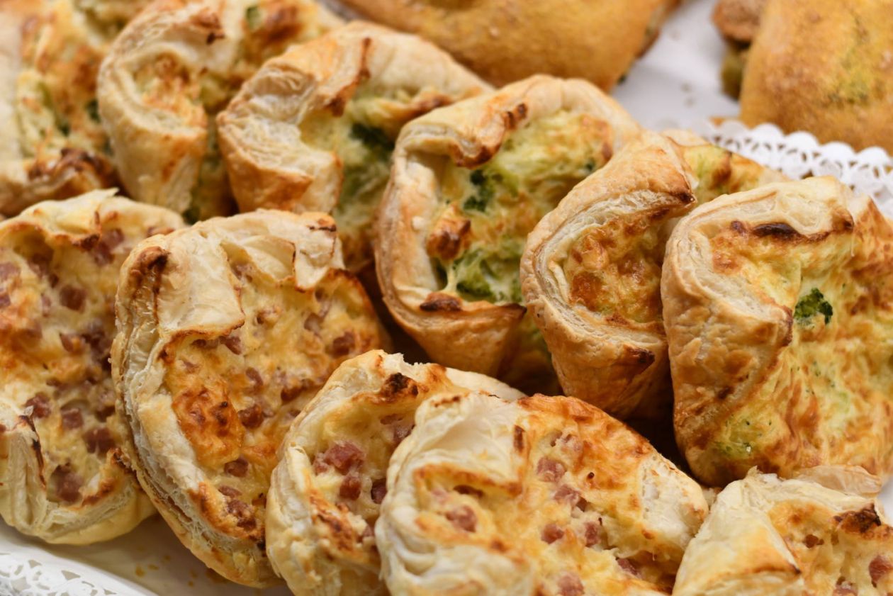 Pasticcini salati con formaggio e verdura